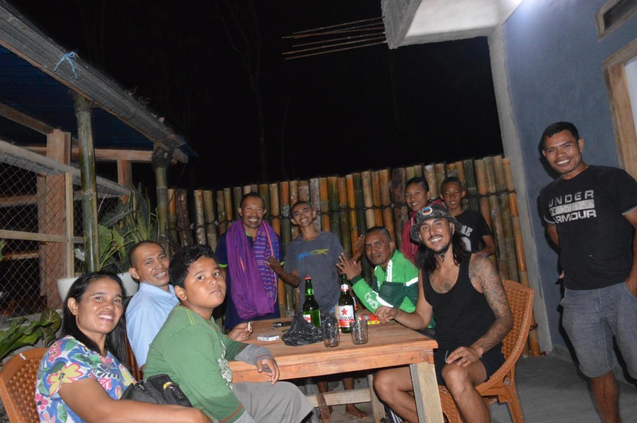 Labuan Bajo Mahoni Guesthouse エクステリア 写真