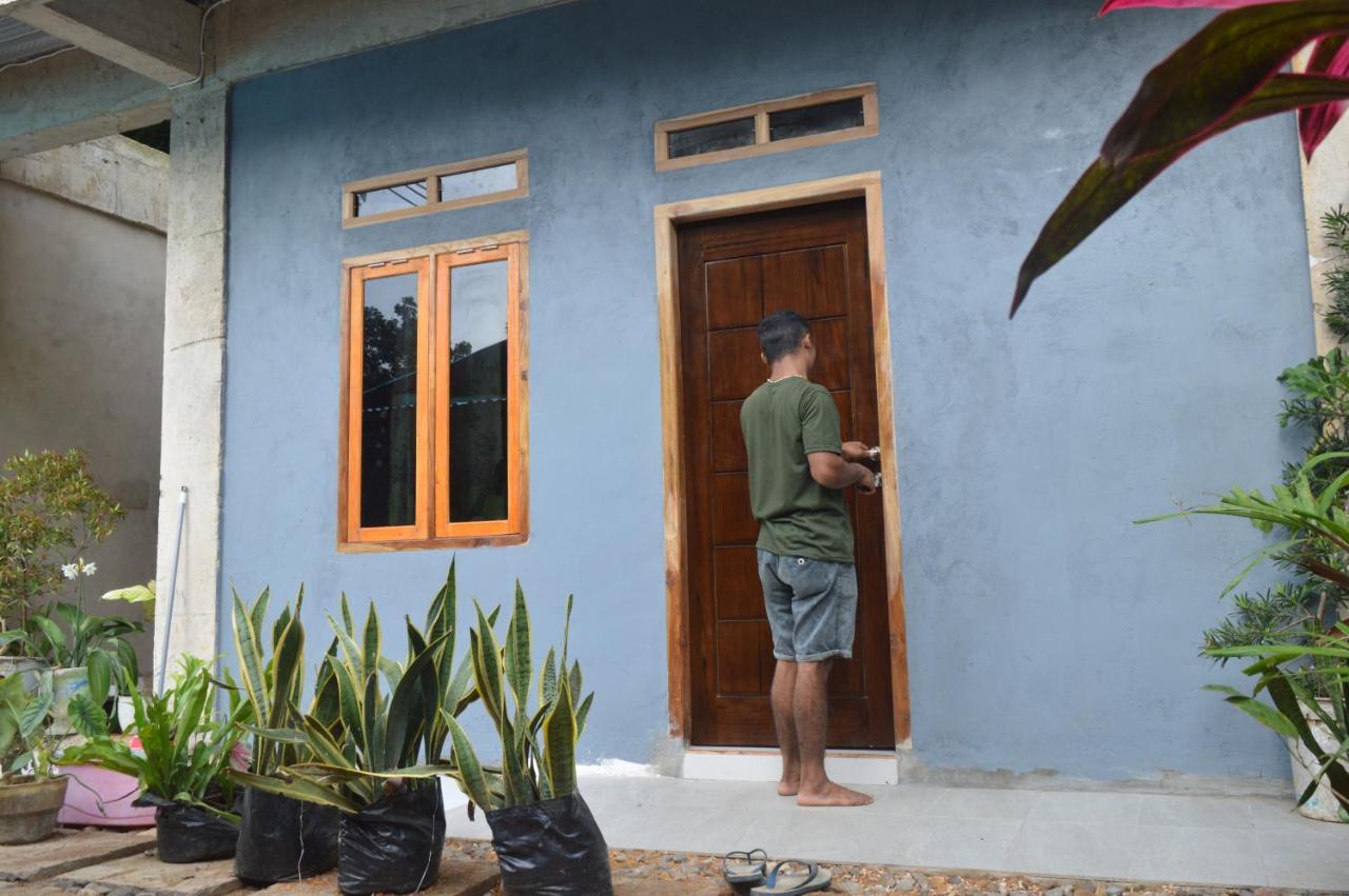 Labuan Bajo Mahoni Guesthouse エクステリア 写真