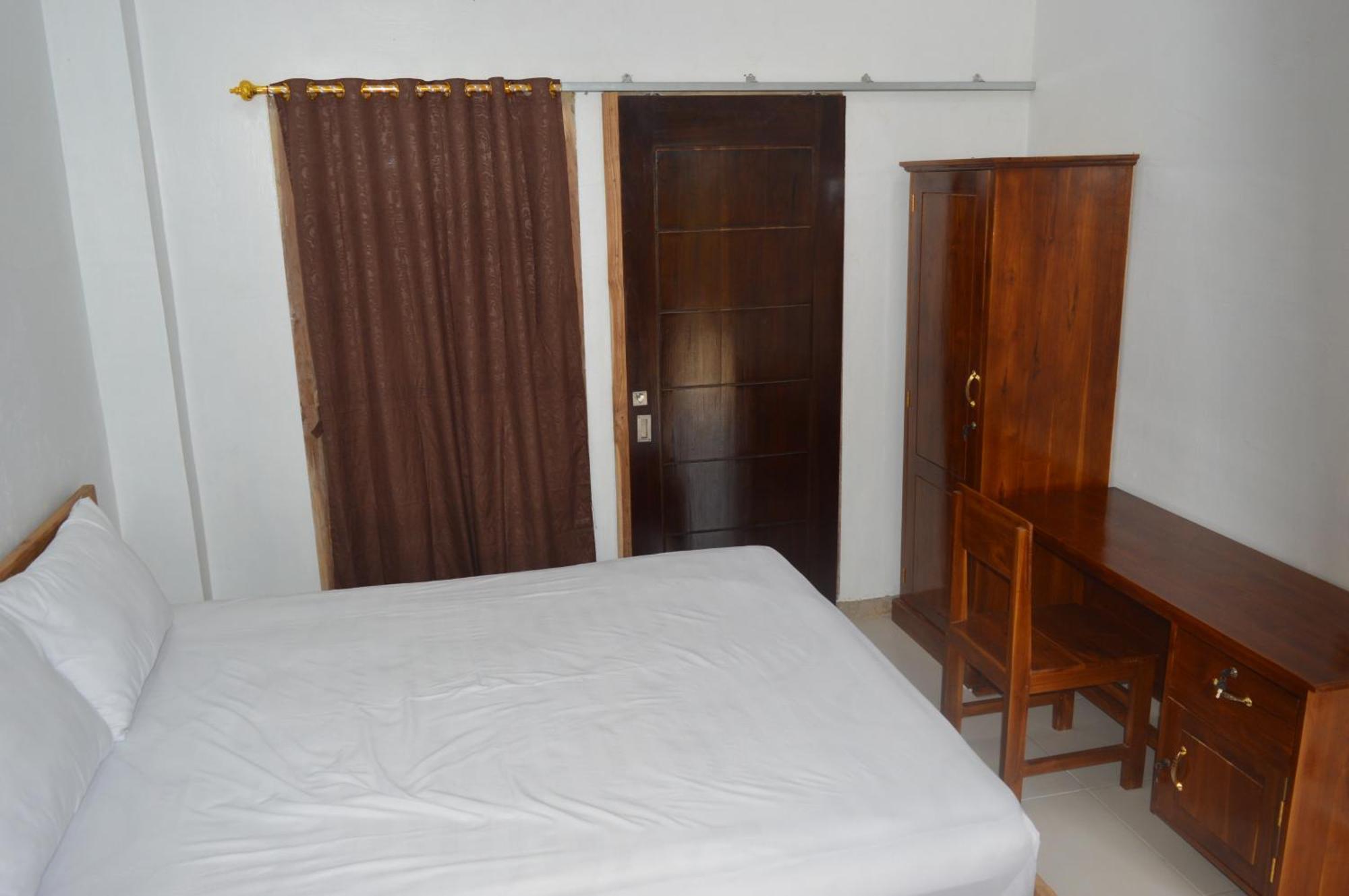 Labuan Bajo Mahoni Guesthouse エクステリア 写真