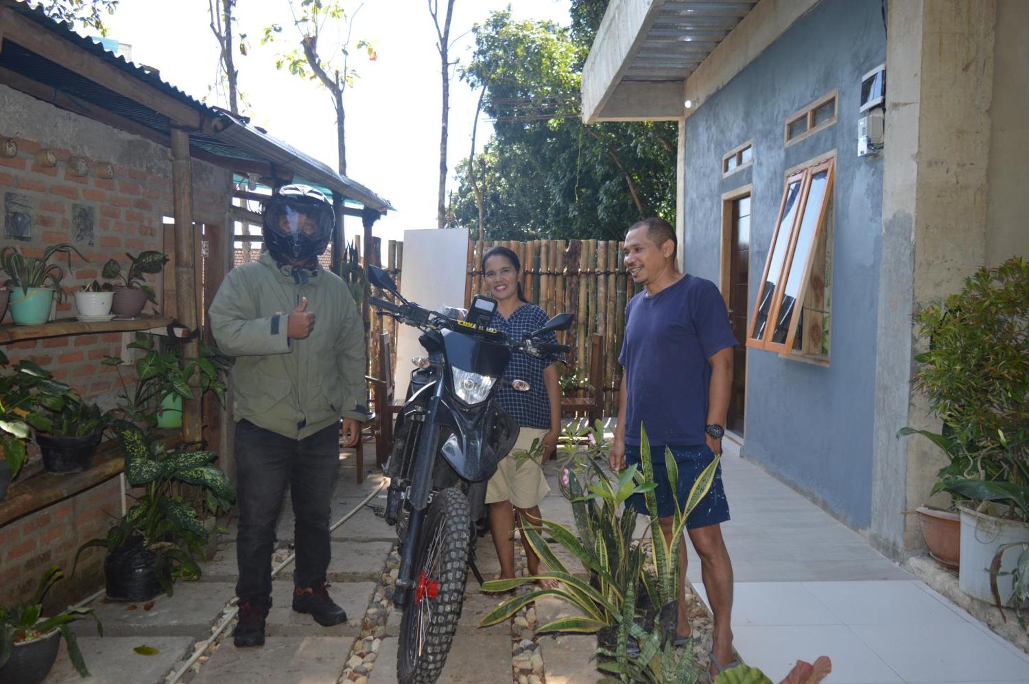 Labuan Bajo Mahoni Guesthouse エクステリア 写真